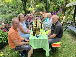 Die Besichtigung endete mit interessanten Gesprächen im Zaubergarten der Gärtnerei